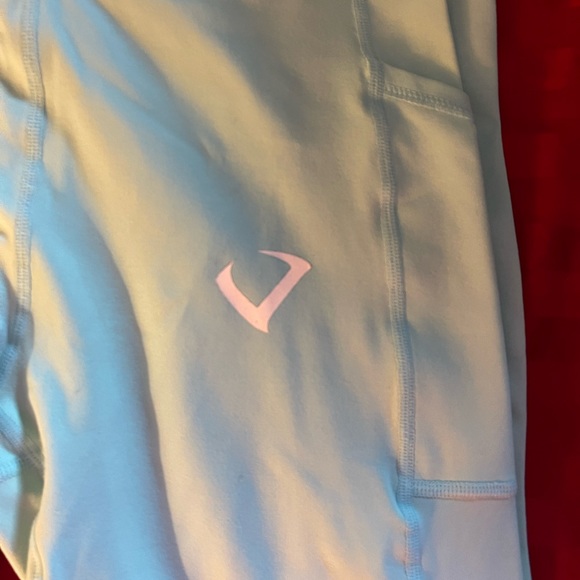 Mint violate the dress code - Picture 5 of 5